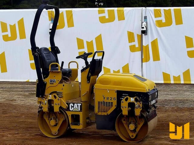 Image of Caterpillar CB-114 equipment image 3