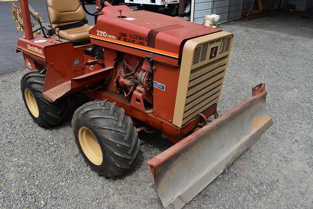 Image of Ditch Witch 2310 equipment image 2