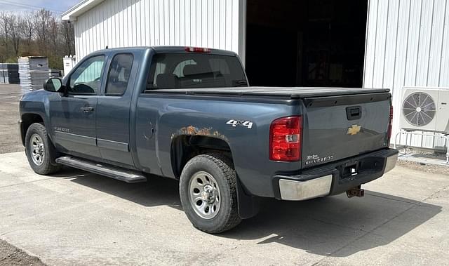 Image of Chevrolet Silverado equipment image 2