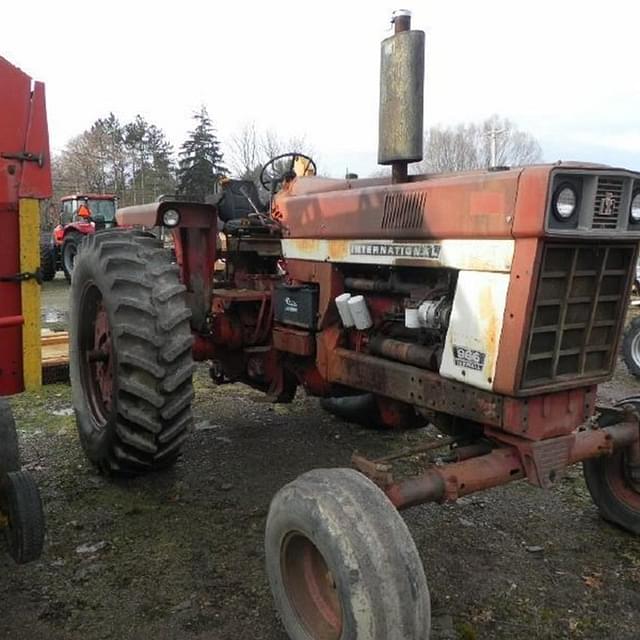 Image of International Harvester 966 equipment image 2