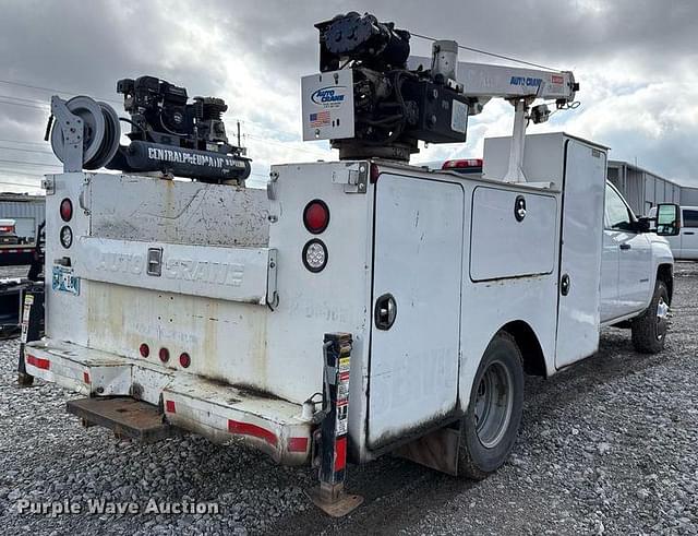 Image of Chevrolet 3500HD equipment image 4