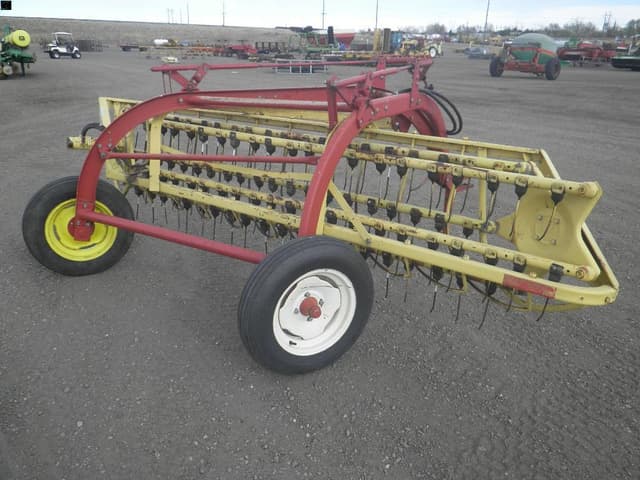 Image of New Holland 258 equipment image 3