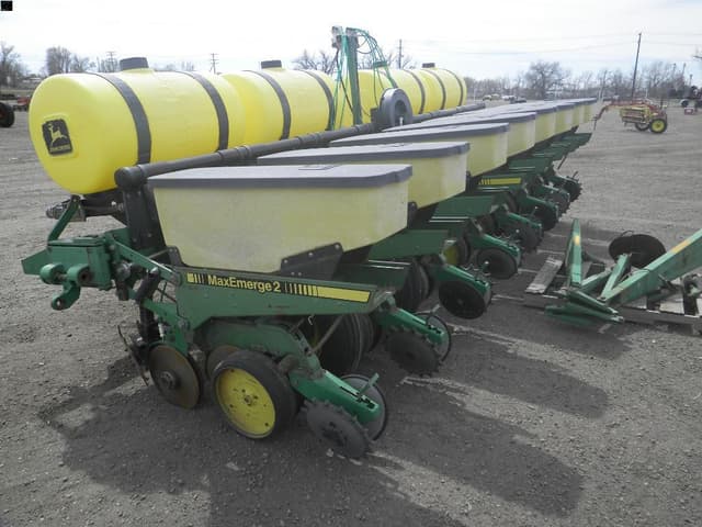 Image of John Deere 7200 equipment image 2