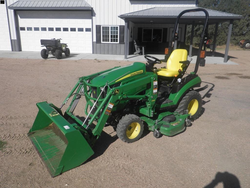 2017 John Deere 1025R Equipment Image0