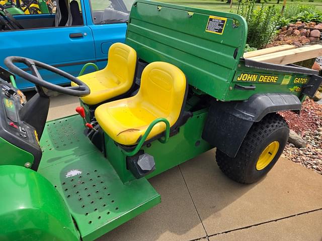 Image of John Deere Gator 4X2 equipment image 1