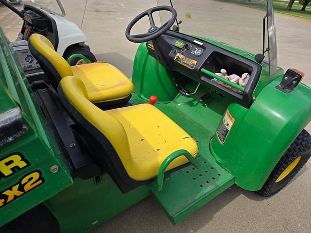 Image of John Deere Gator 4X2 equipment image 3