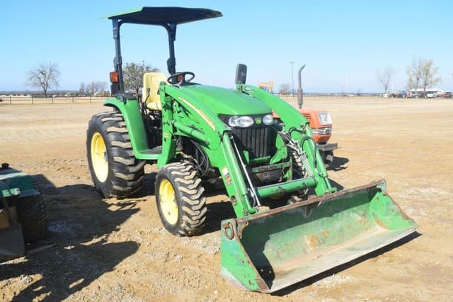 Image of John Deere 4120 equipment image 3