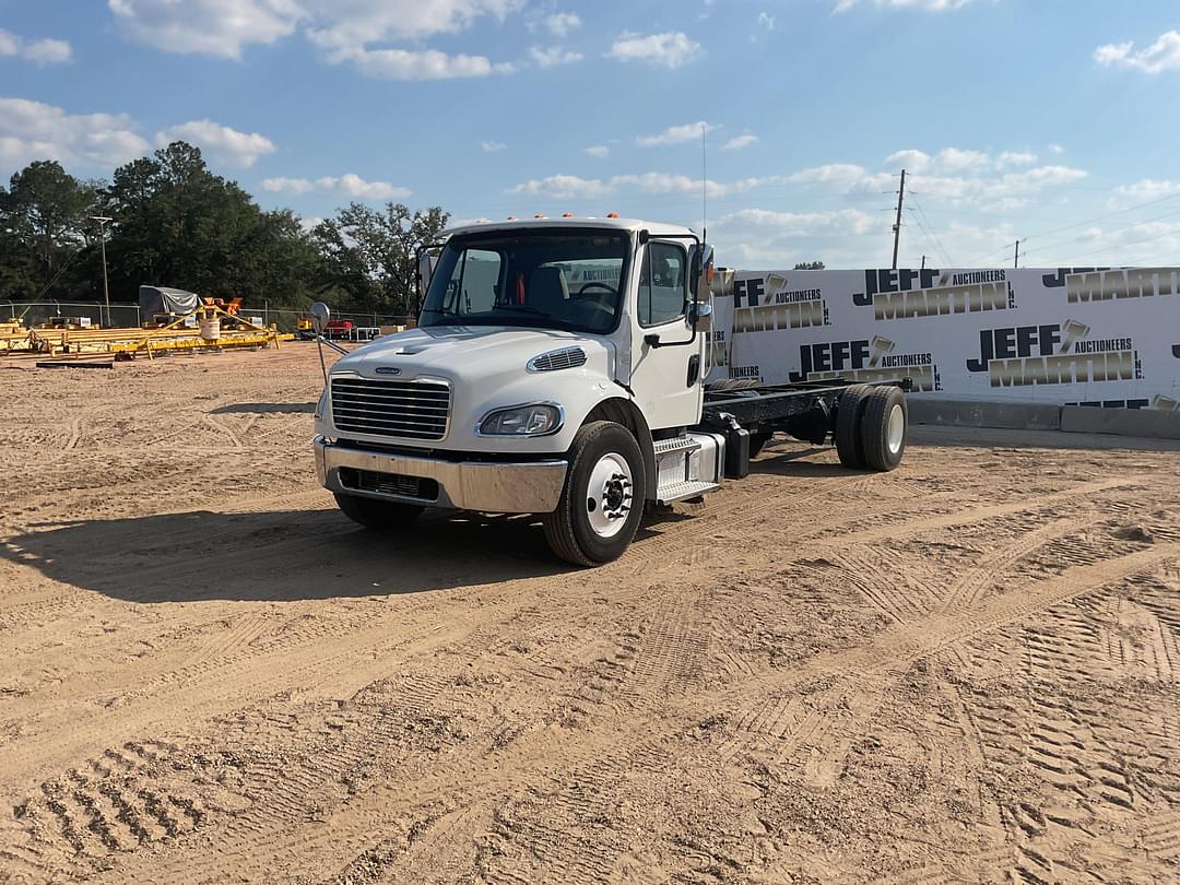 Image of Freightliner M2 Primary image