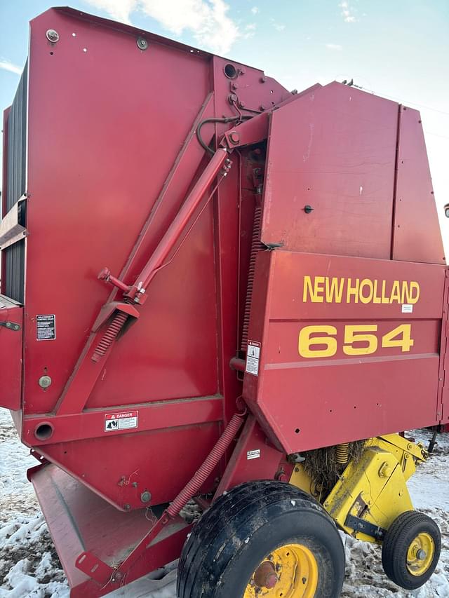 Image of New Holland 654 equipment image 1