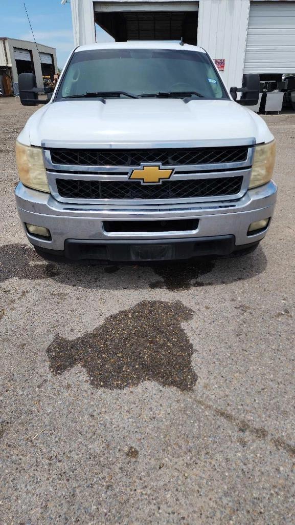 Image of Chevrolet Silverado equipment image 2