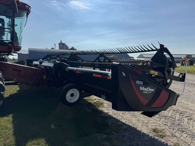 Image of MacDon FD135 equipment image 4