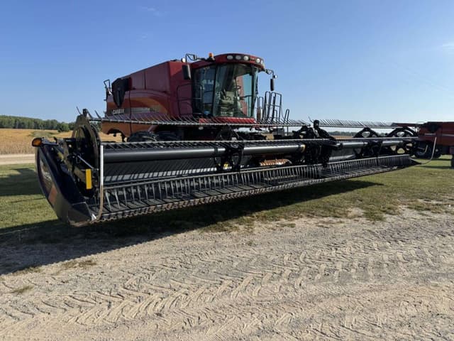 Image of MacDon FD135 equipment image 3