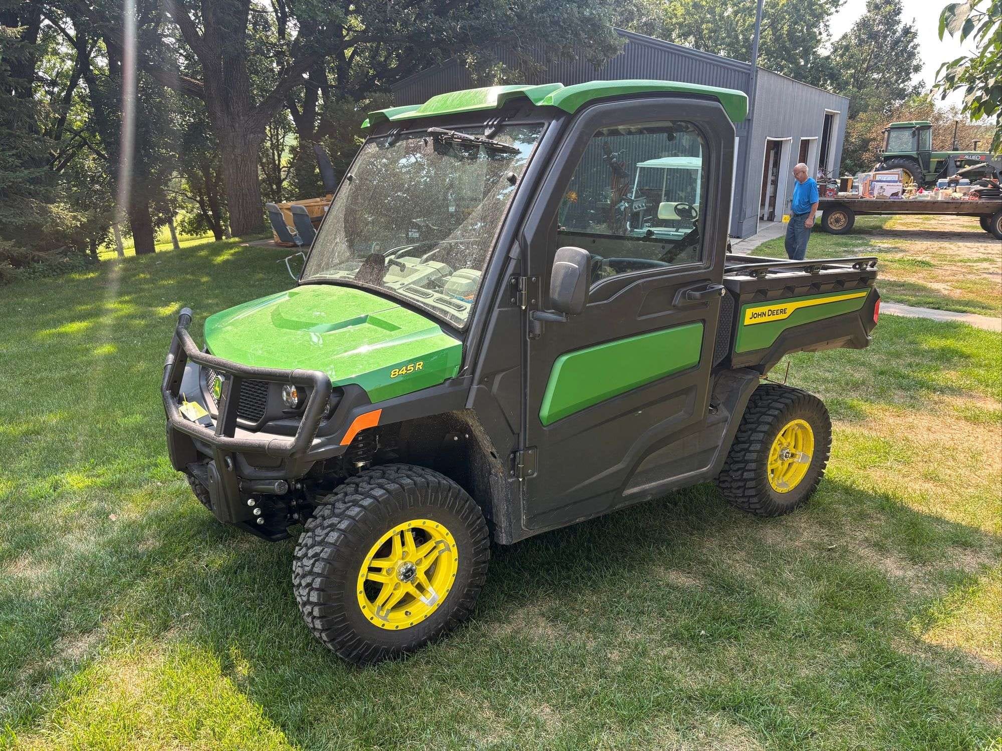 John Deere XUV 845R  Equipment Image0