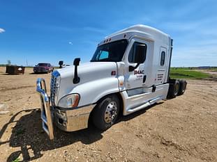 2016 Freightliner Cascadia Equipment Image0