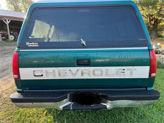 Image of Chevrolet 1500 equipment image 3