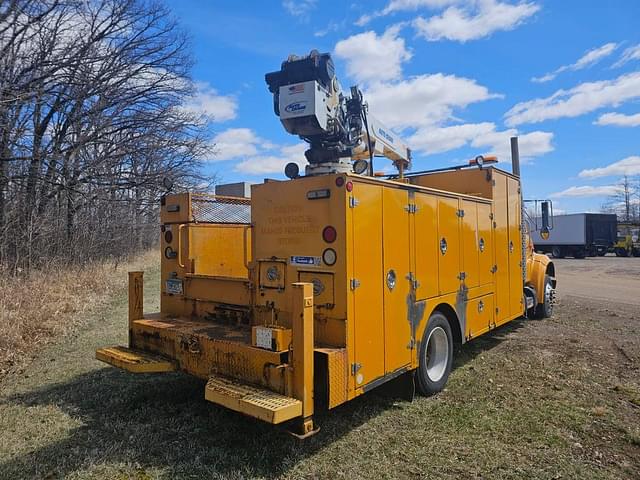 Image of International 4700 equipment image 4
