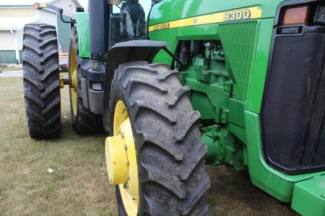 Image of John Deere 8300 equipment image 4