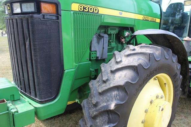 Image of John Deere 8300 equipment image 3
