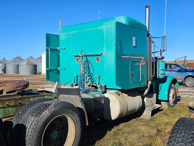 Image of Peterbilt 378 equipment image 3