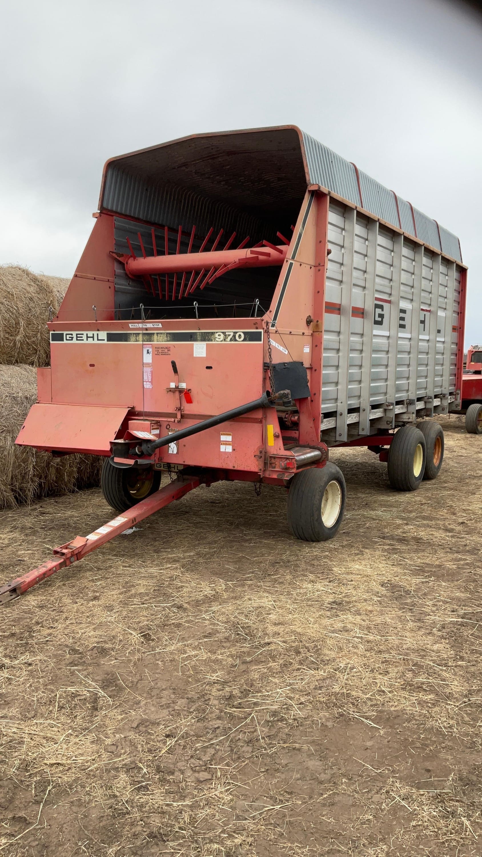 Gehl 970 Equipment Image0