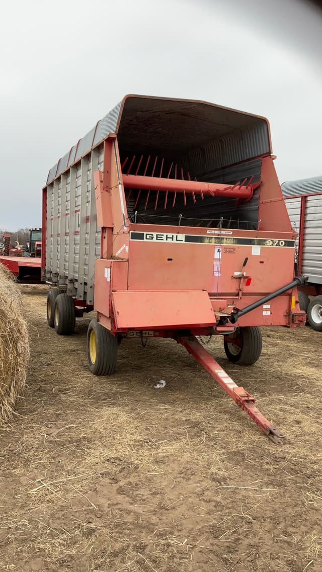 Image of Gehl 970 equipment image 1