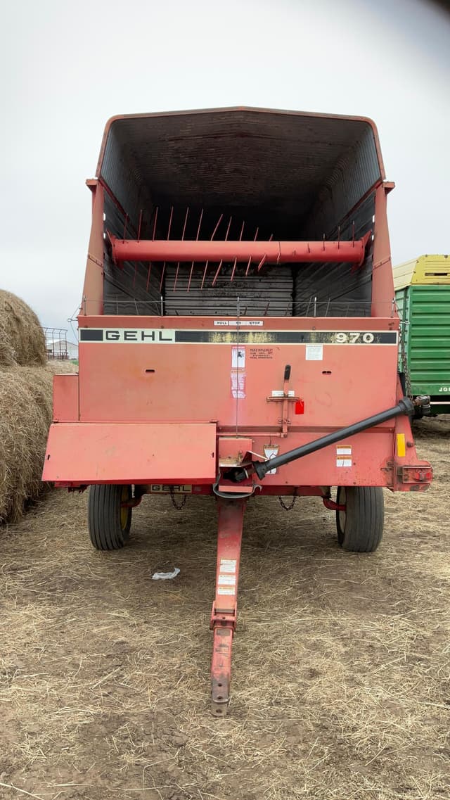 Image of Gehl 970 equipment image 2