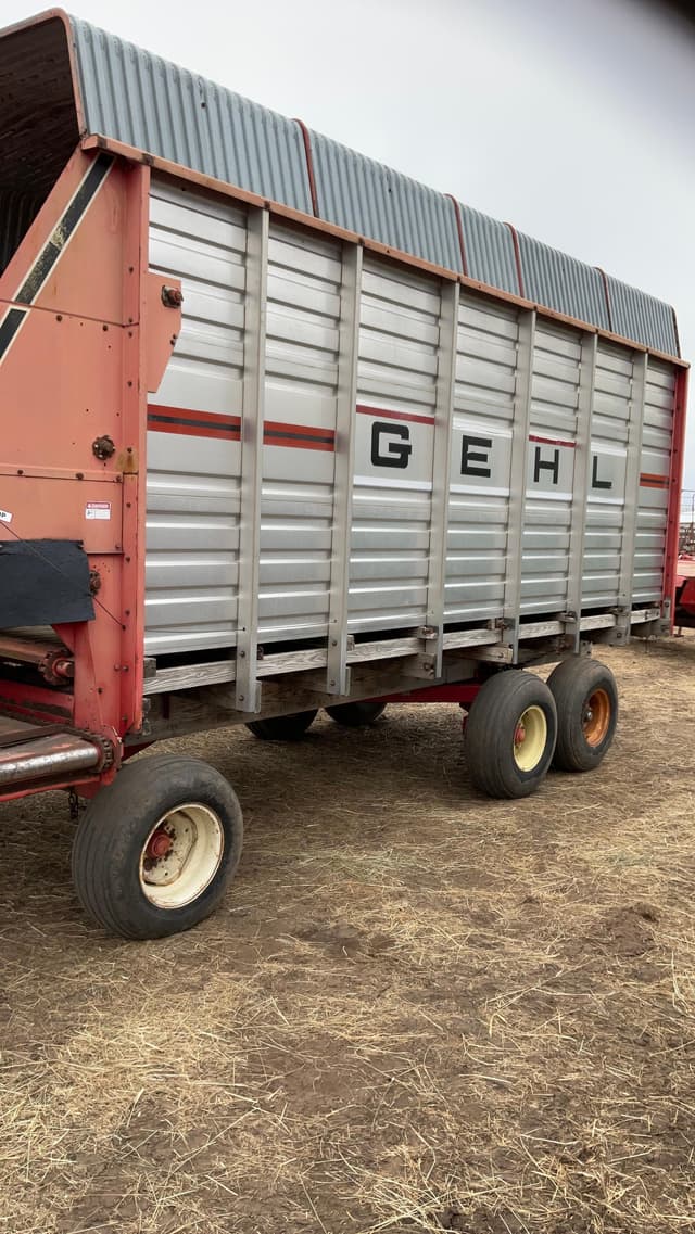 Image of Gehl 970 equipment image 3