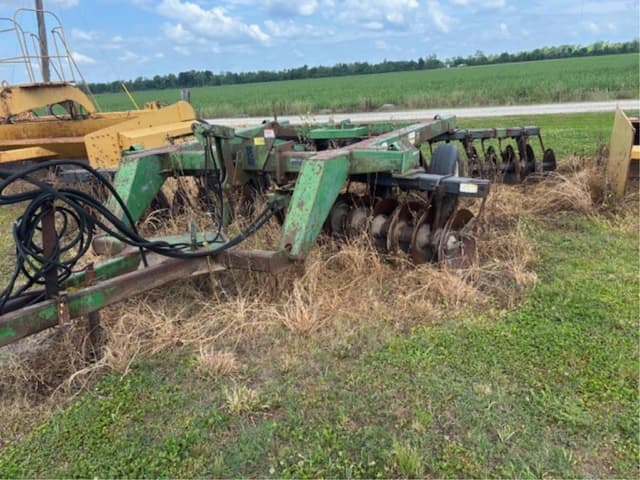 Image of John Deere 650 equipment image 1
