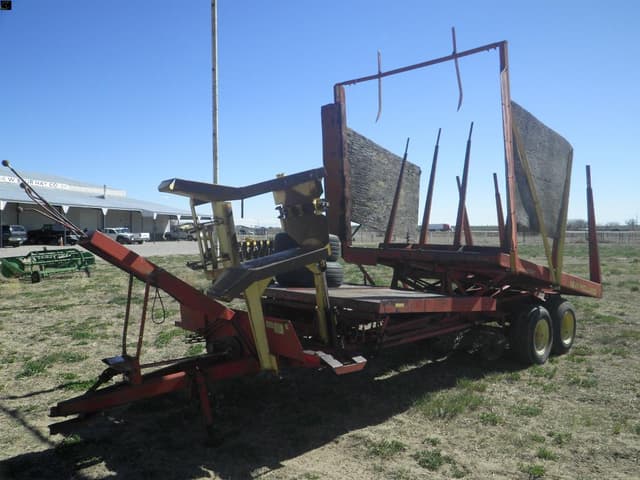 Image of New Holland 1032 equipment image 1