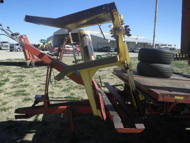 Image of New Holland 1032 equipment image 4