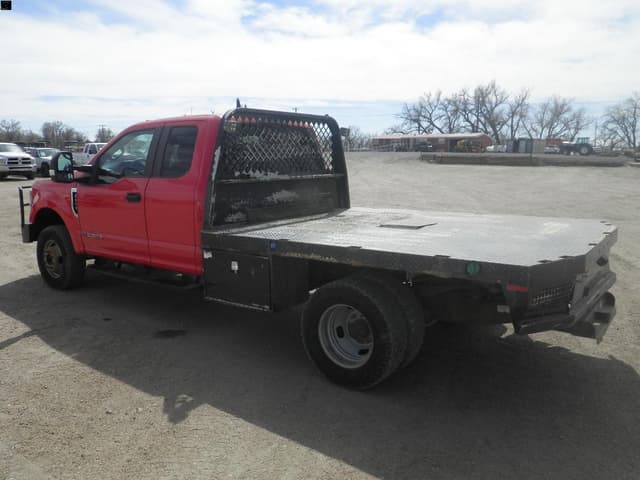 Image of Ford F-350 equipment image 4