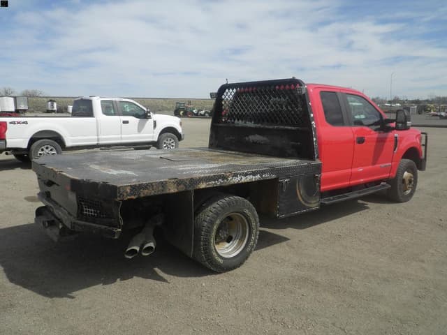 Image of Ford F-350 equipment image 2