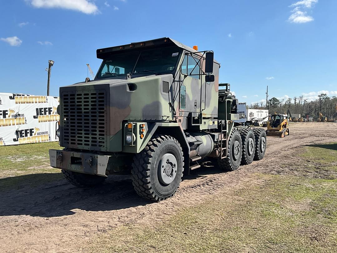 Image of Oshkosh M1070 Primary image