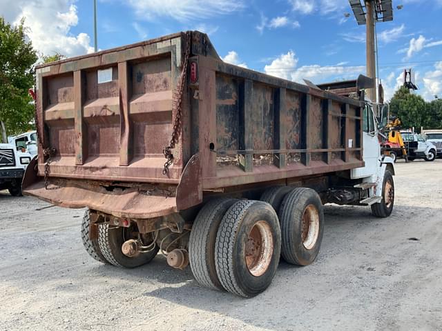 Image of Freightliner FL80 equipment image 4