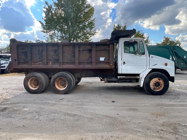 Image of Freightliner FL80 equipment image 3