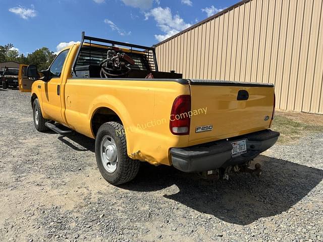 Image of Ford F-250 equipment image 2