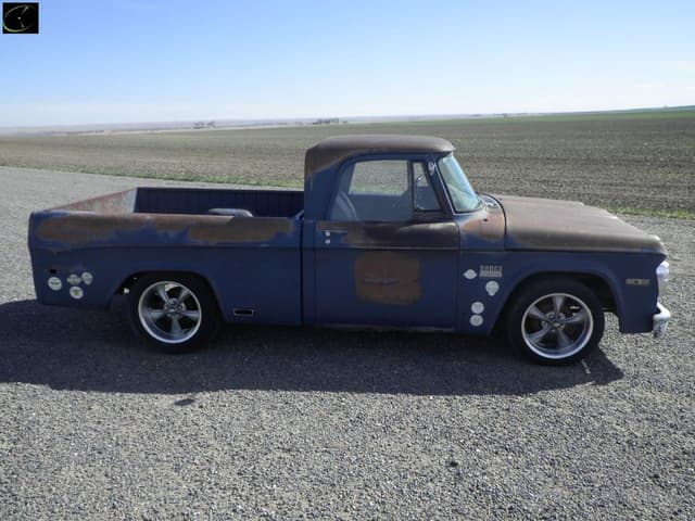 Image of Dodge D100 equipment image 3