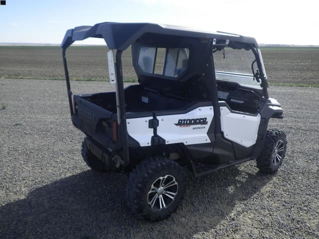Image of Honda Pioneer 1000 equipment image 2