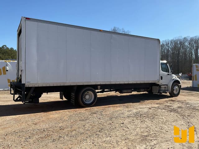 Image of Freightliner M2 equipment image 4