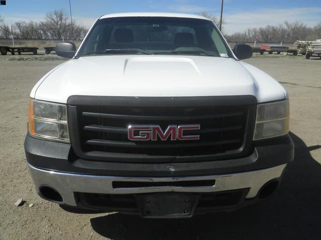 Image of GMC Sierra 1500 equipment image 1