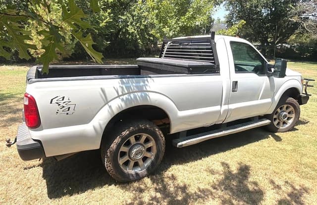 Image of Ford F-250 equipment image 2