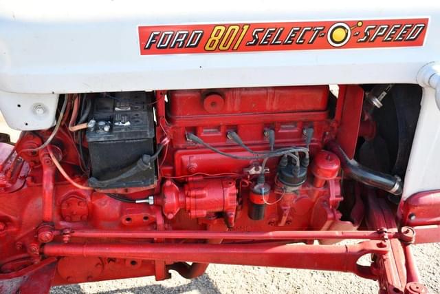 Image of Ford 801 equipment image 4