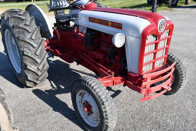 Image of Ford 801 equipment image 3