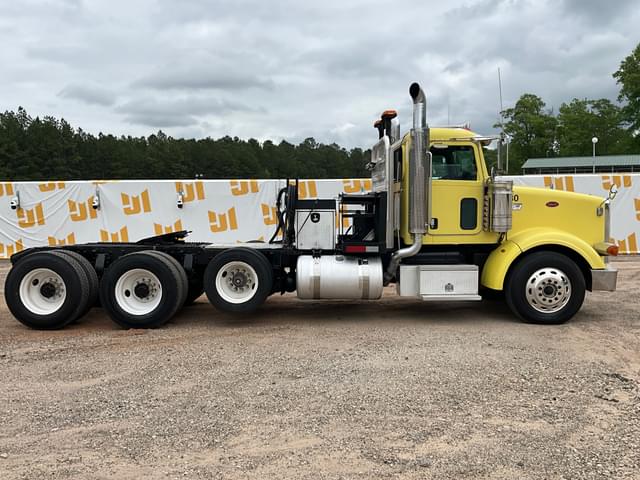 Image of Peterbilt 367 equipment image 3