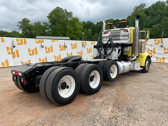 Image of Peterbilt 367 equipment image 4
