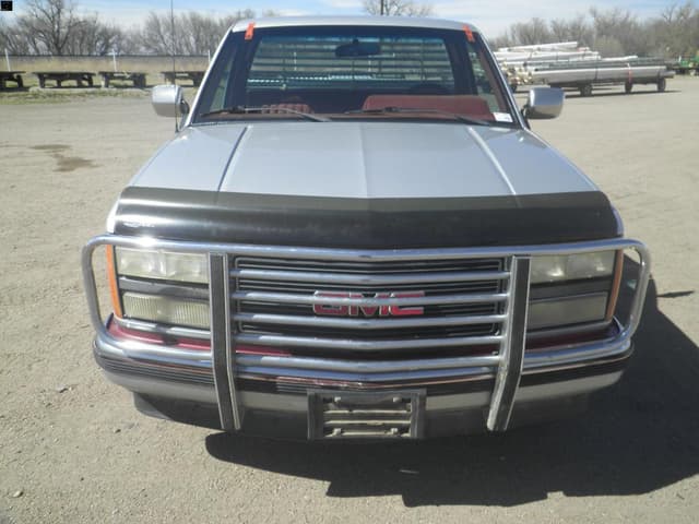 Image of GMC Sierra 1500 equipment image 1