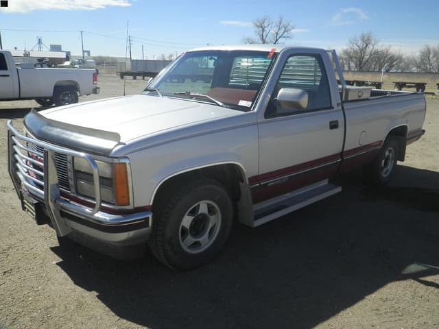 Image of GMC Sierra 1500 equipment image 2
