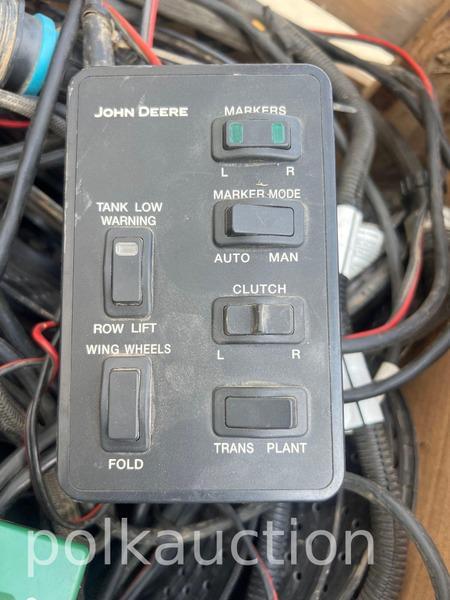 Image of John Deere 1790 equipment image 1
