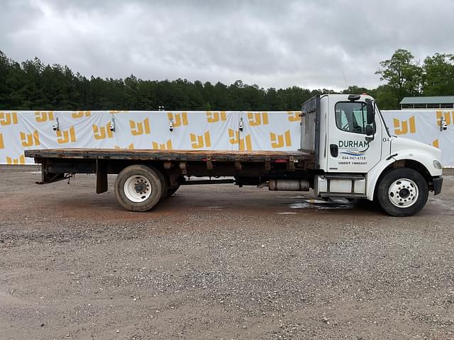 Image of Freightliner M2 equipment image 3