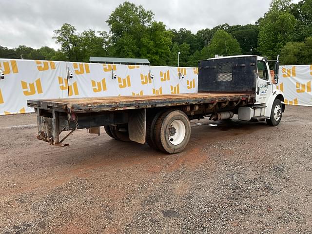 Image of Freightliner M2 equipment image 4